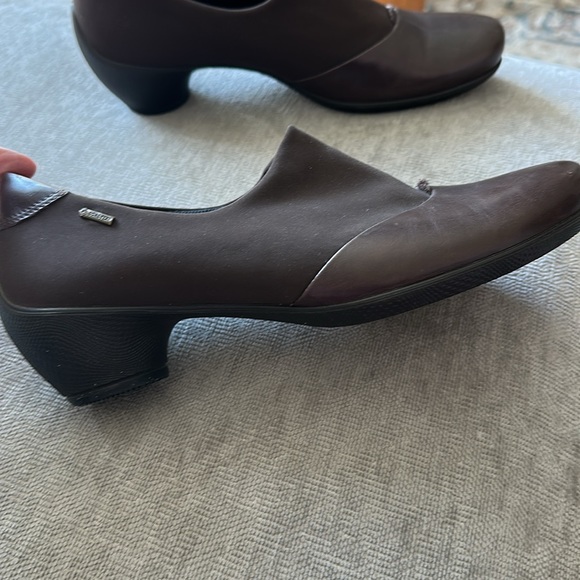 Ecco 39 / US 8 Brown Heel- Excellent condition sculptured Gore Tex slip on - Picture 5 of 8